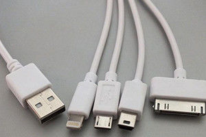 25 طن صغيرة عمودية بلاستيكية حقن صناعة الصبغة للكابلات USB