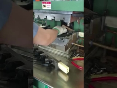 آلة قولبة حقن موصل الجهد العالي 55 طن من النوع C باللون الأبيض